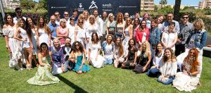 Las modelos Clara Mas y Joana Sanz felices de estrenarse en la Pasarela ADLIB